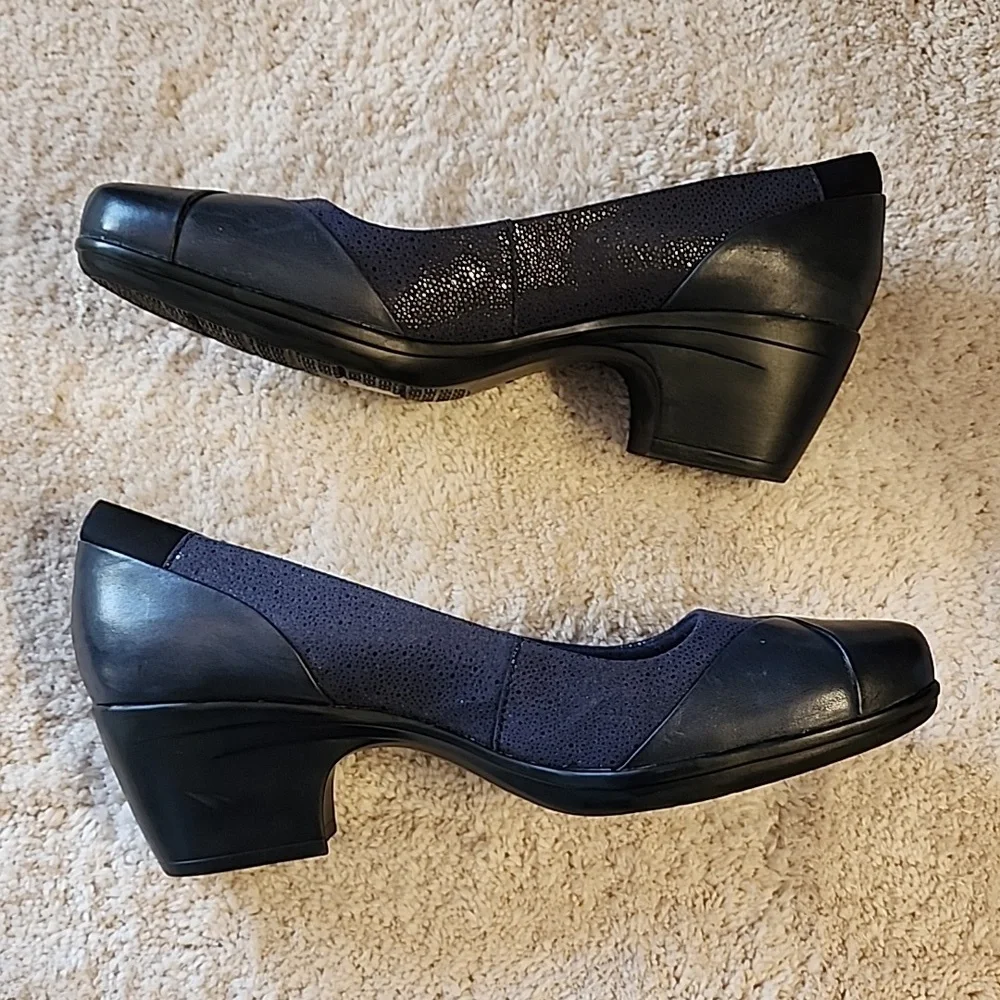 Clark Shoes - Picture 2 of 8